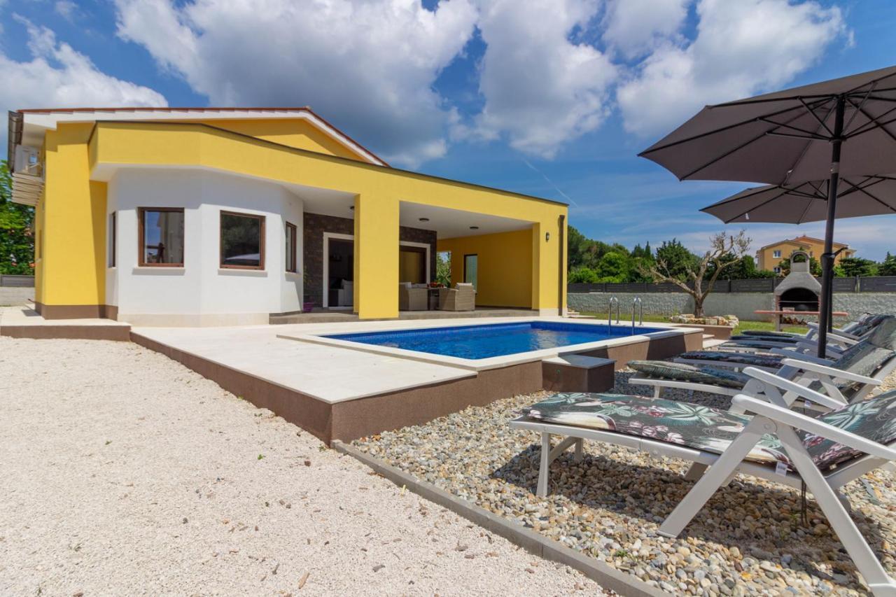 Modern Villa Eve In Medulin With Pool Near The Beach 外观 照片