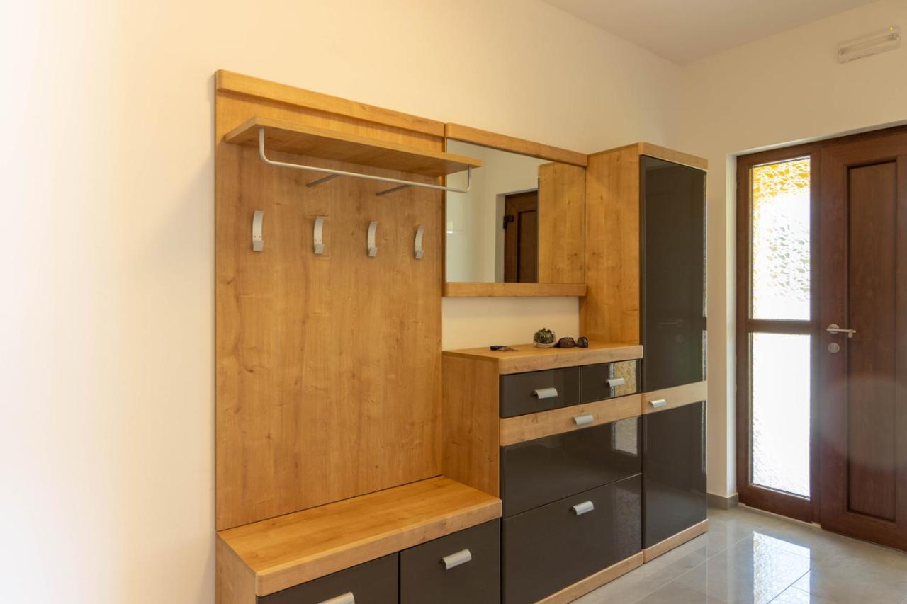 Modern Villa Eve In Medulin With Pool Near The Beach 外观 照片