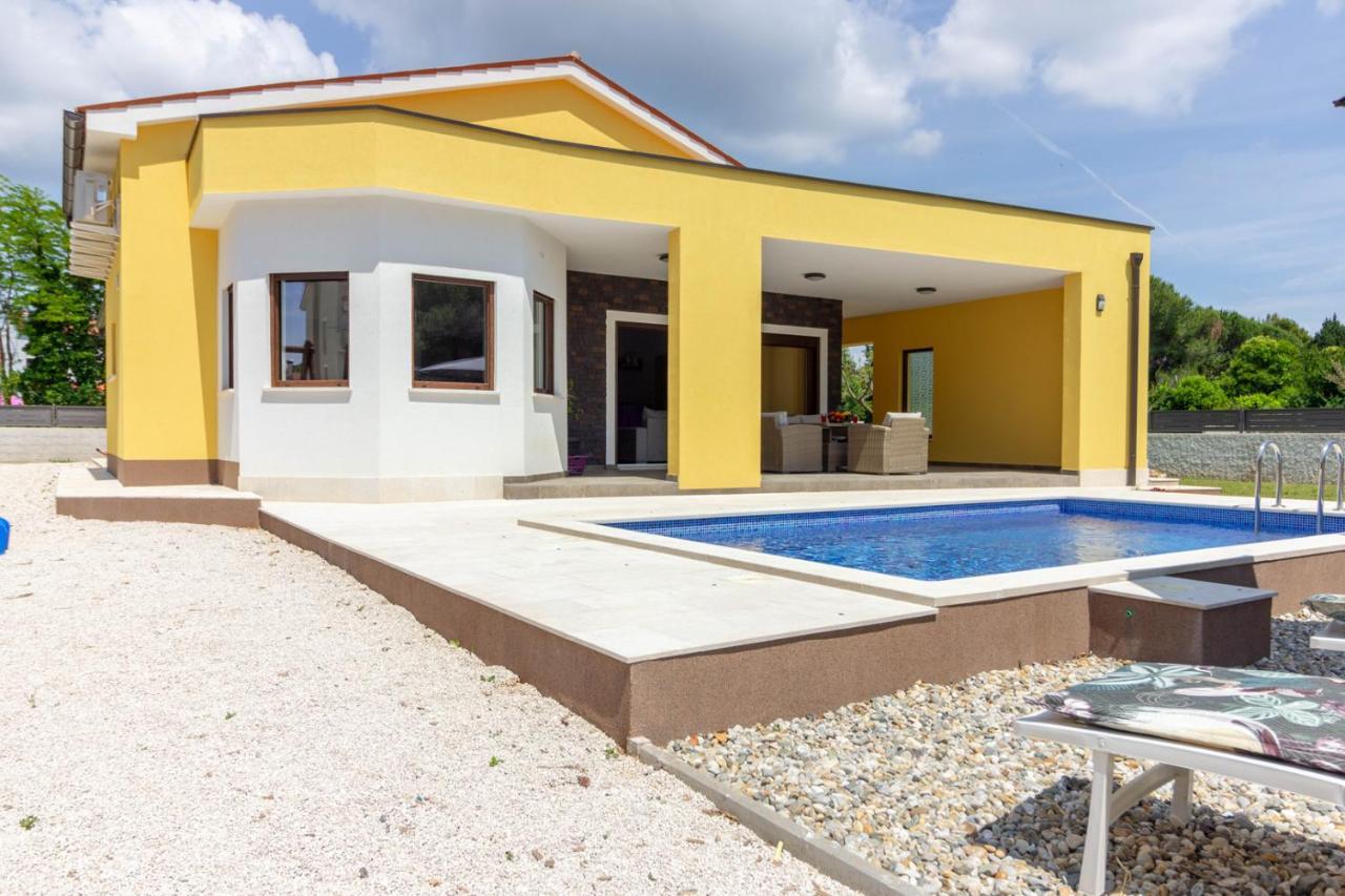 Modern Villa Eve In Medulin With Pool Near The Beach 外观 照片