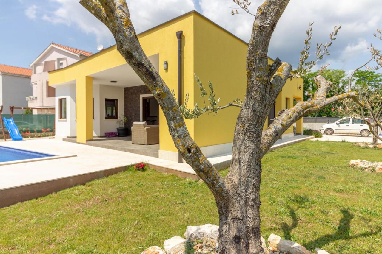 Modern Villa Eve In Medulin With Pool Near The Beach 外观 照片