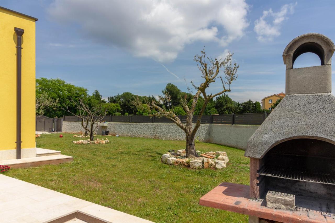 Modern Villa Eve In Medulin With Pool Near The Beach 外观 照片