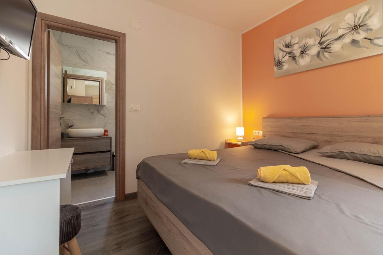 Modern Villa Eve In Medulin With Pool Near The Beach 外观 照片