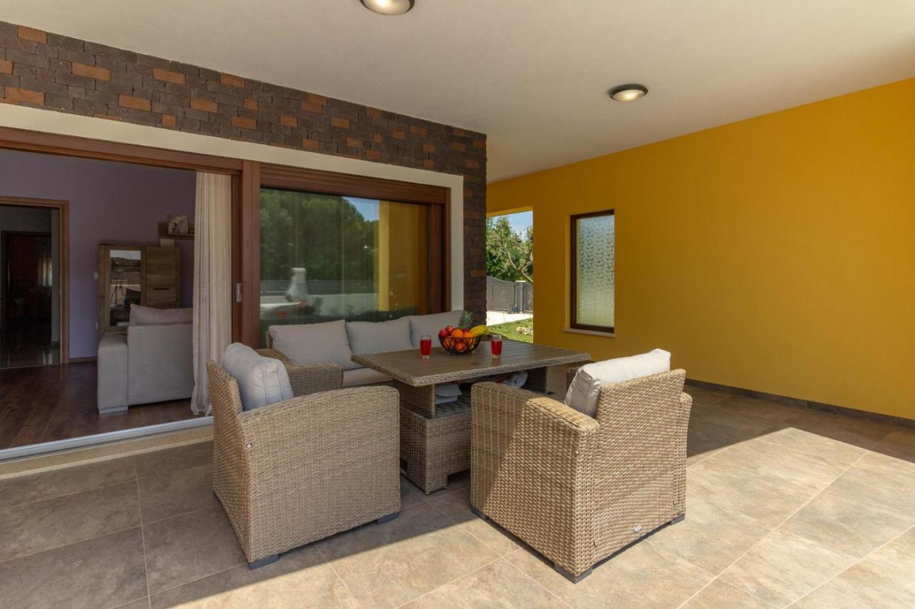 Modern Villa Eve In Medulin With Pool Near The Beach 外观 照片