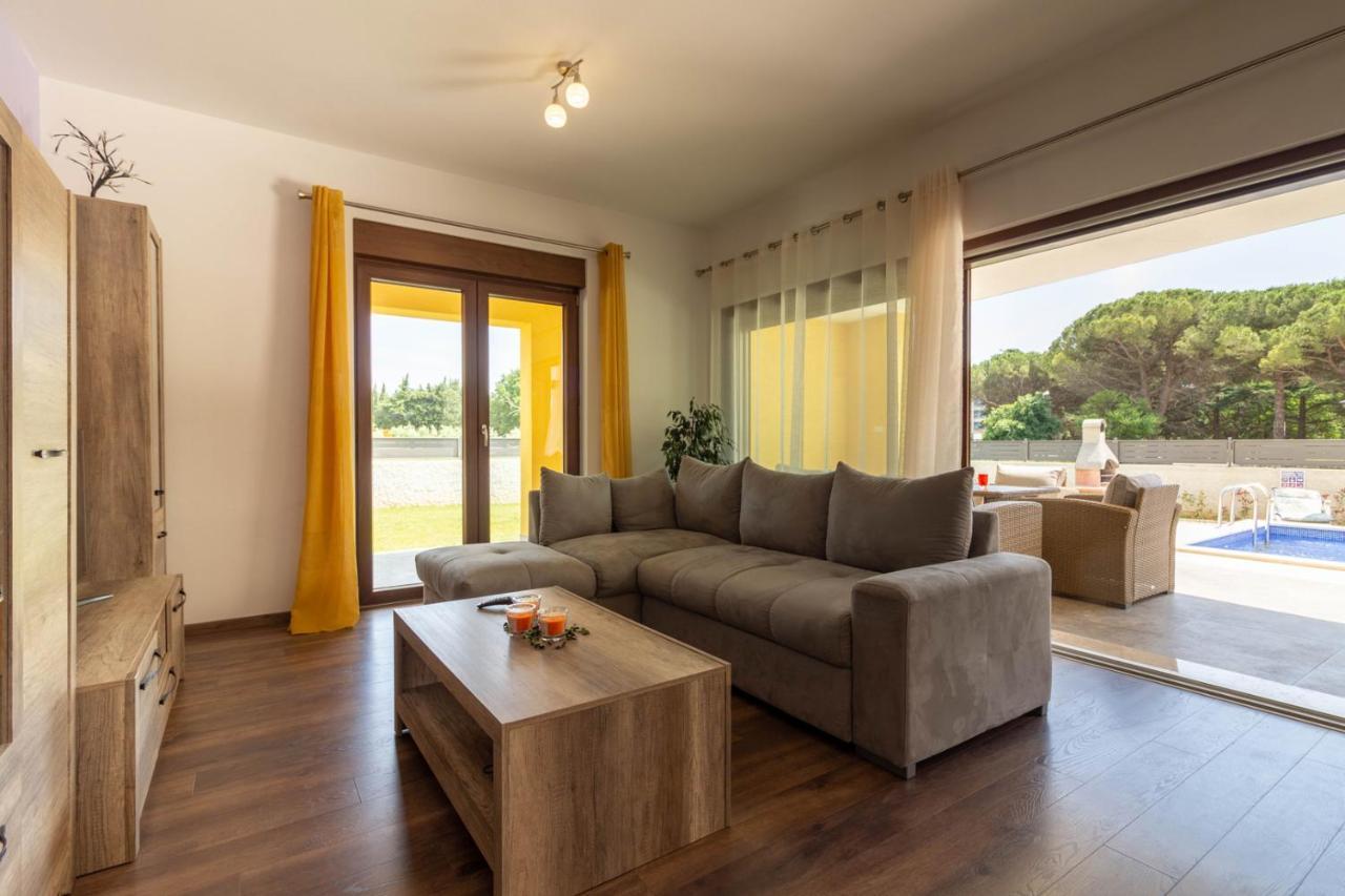 Modern Villa Eve In Medulin With Pool Near The Beach 外观 照片