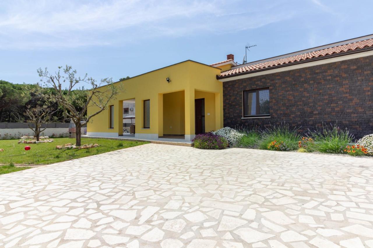Modern Villa Eve In Medulin With Pool Near The Beach 外观 照片