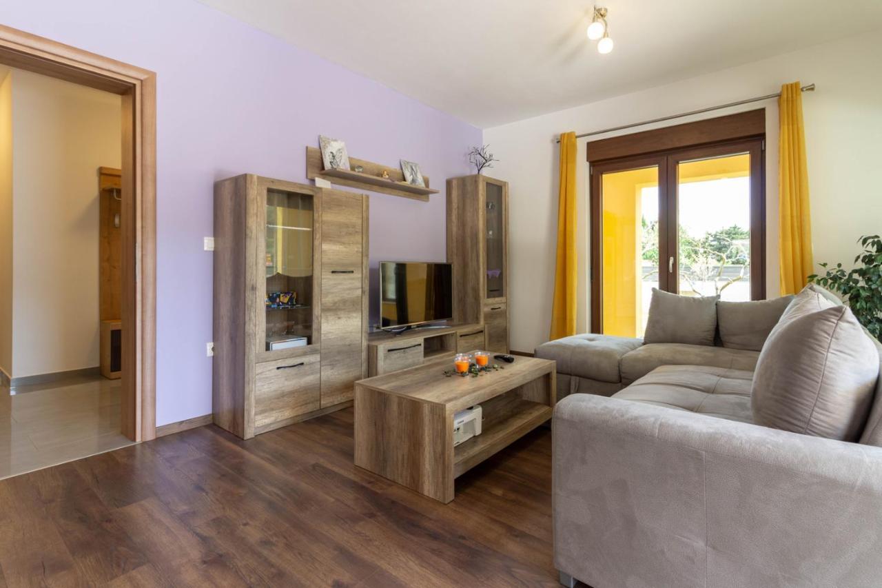 Modern Villa Eve In Medulin With Pool Near The Beach 外观 照片