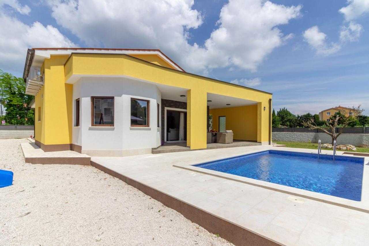 Modern Villa Eve In Medulin With Pool Near The Beach 外观 照片