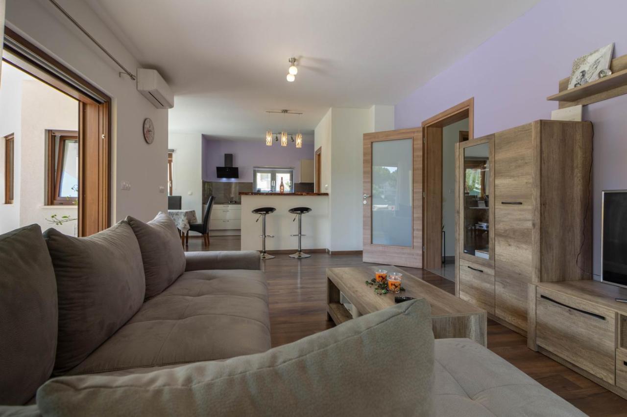 Modern Villa Eve In Medulin With Pool Near The Beach 外观 照片
