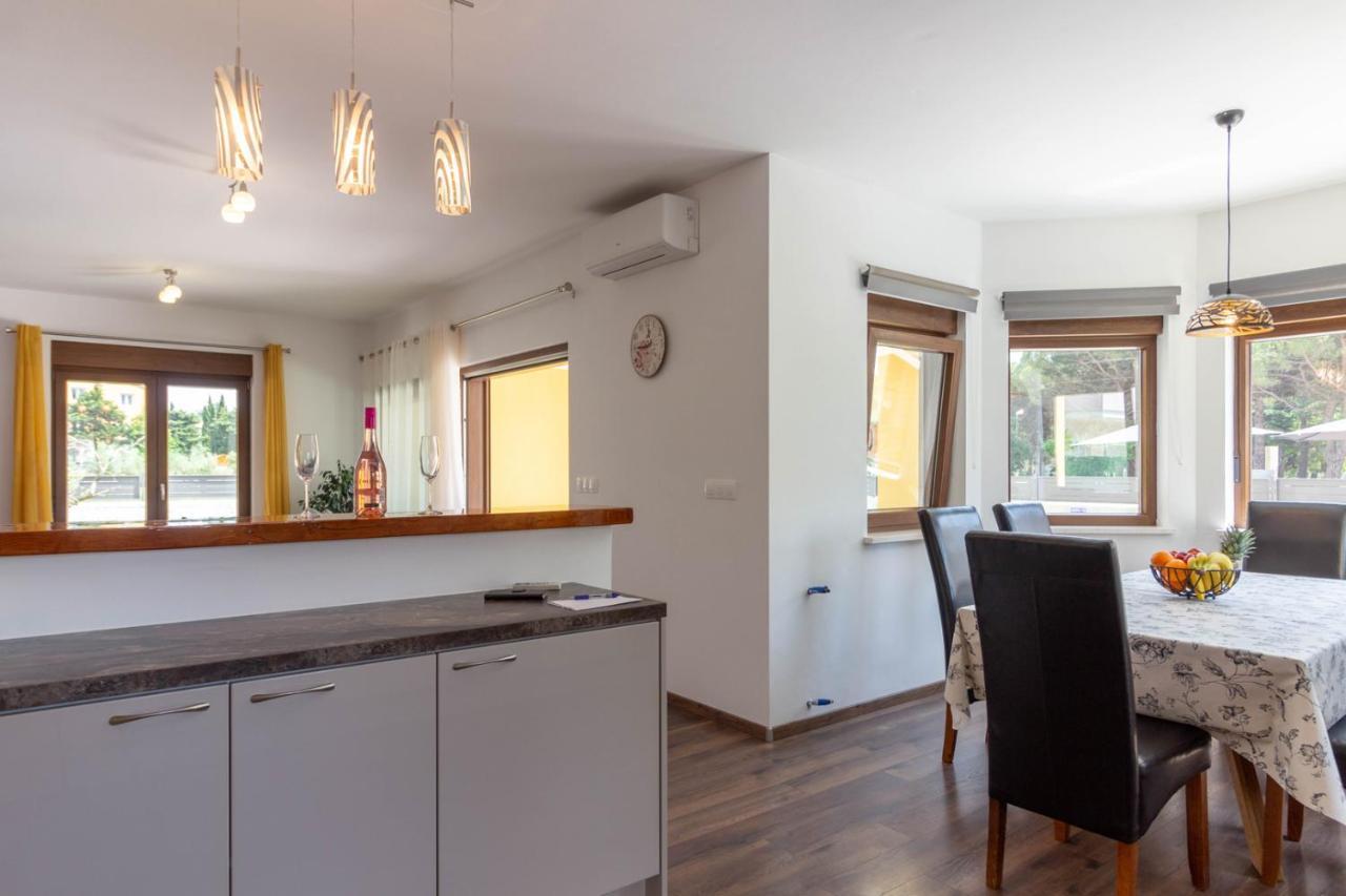 Modern Villa Eve In Medulin With Pool Near The Beach 外观 照片